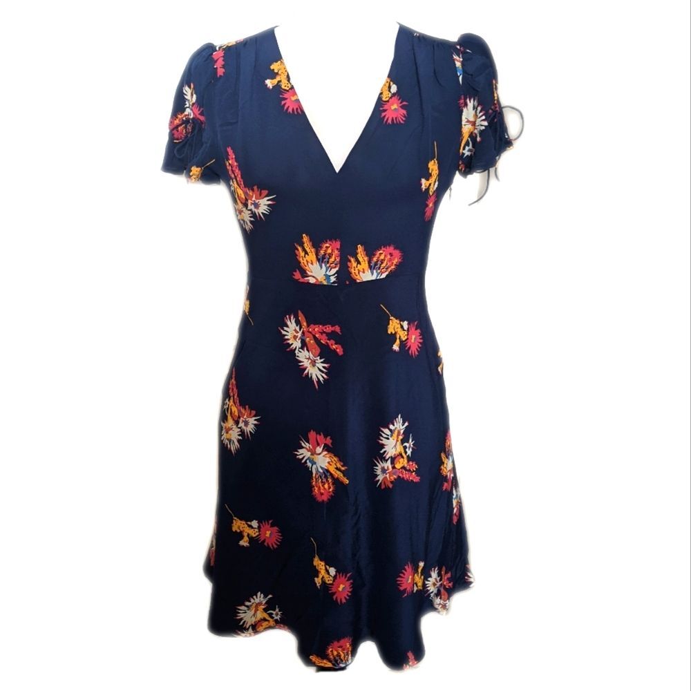 Madewell 100% silk navy blue floral dress, cute tie sleeves, fully lined, size 2